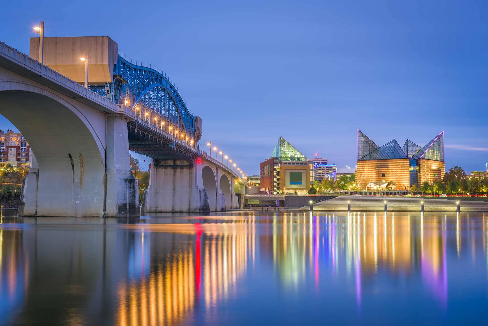 Market Street Bridge and the Tennessee Aquarium on the Chattanooga riverfront at dusk